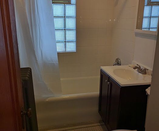 3rd image of 1726 E Linnwood Ave APT 1