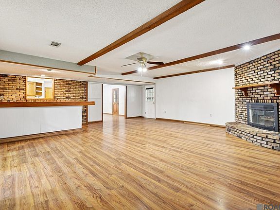 3rd image of 427 N Montz Ave