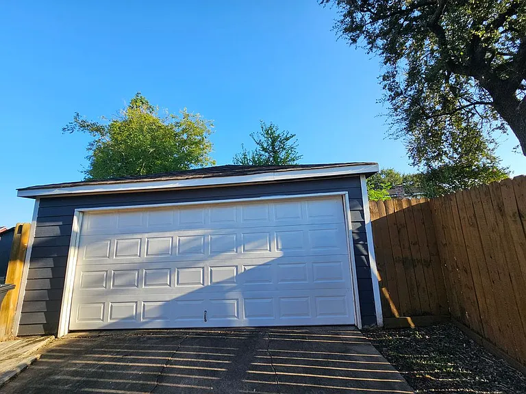 7923 Dawnridge Dr — Photo 2