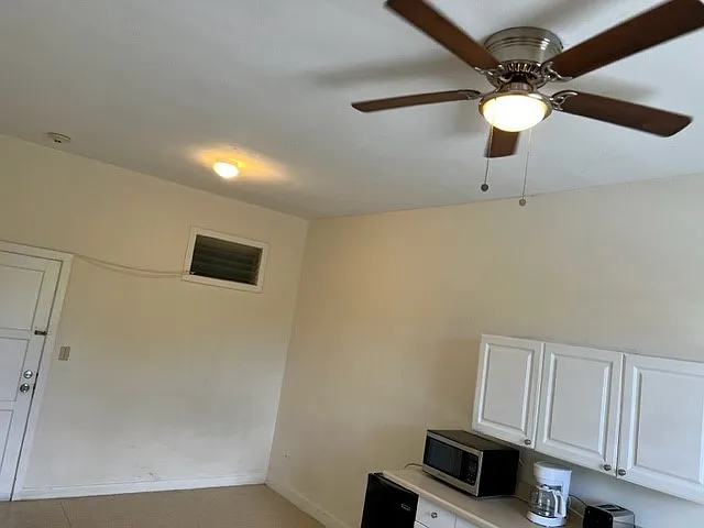 Studio, 200 sqft, $950 — Photo 2