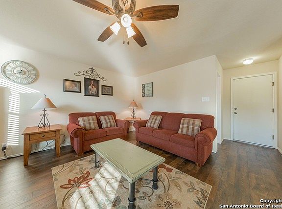 4th image of 224 Goliad Dr