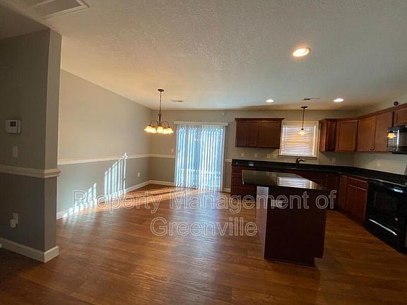 5th image of 716 Oglesby Creek Ln