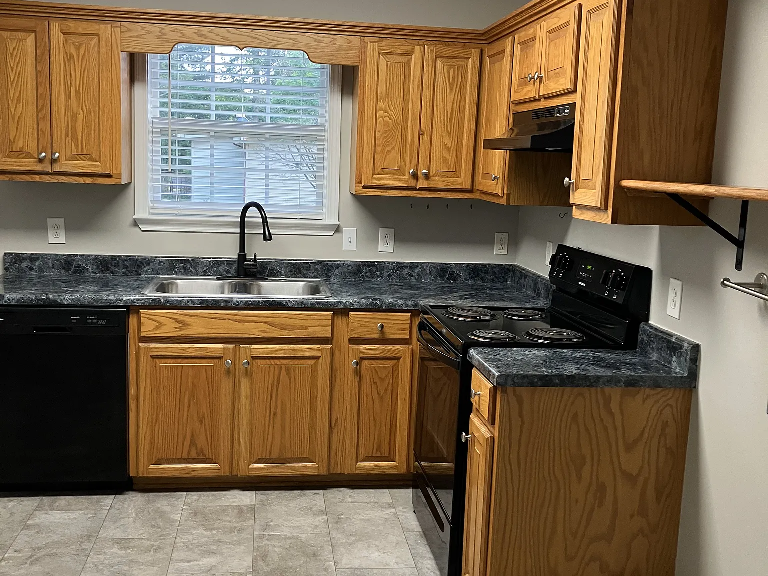 2 bed, 765 sqft, $1,150 — Photo 4