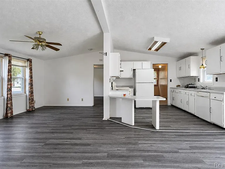 15060 Michael St — Photo 26