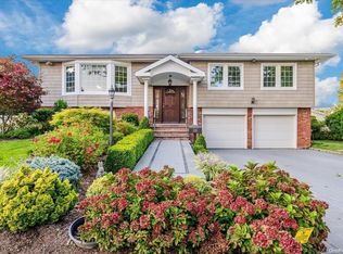 110 Country Village Ct, New Hyde Park, NY 11040