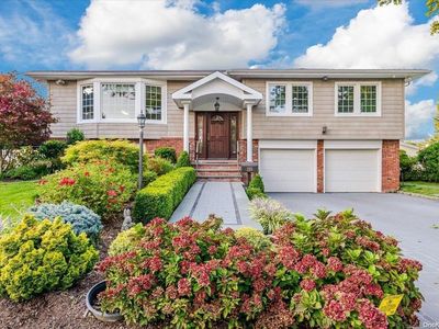 110 Country Village Court, New Hyde Park, NY, 11040