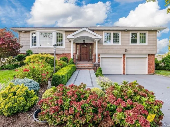 110 Country Village Court, Manhasset Hills, NY 11040