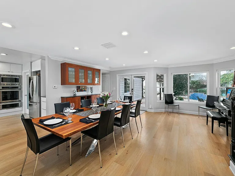 250 Soledad Place — Photo 10