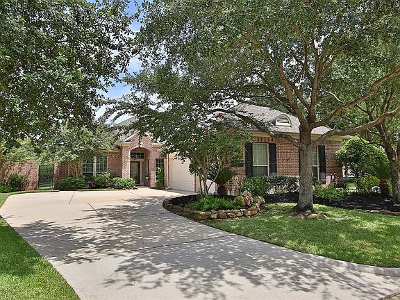 Welcome to the Highlands section of Gleannloch Farms. These are patio homes built by Village Builders.