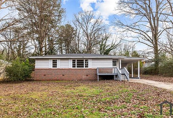 2nd image of 221 Lawson Rd