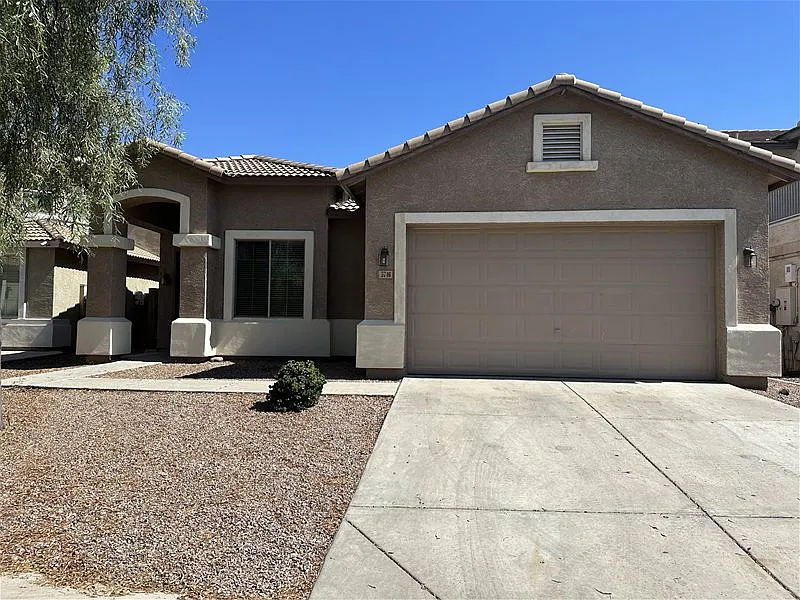 3 bed, 2.0 bath, 1600 sqft, $2,000 — Photo 1