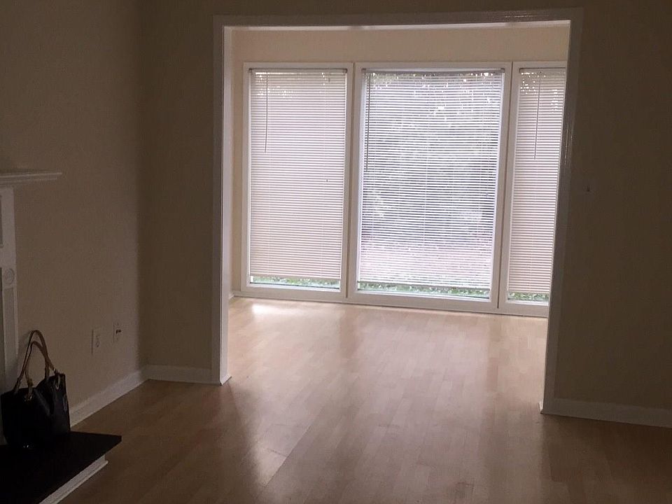 1st image of 806 Augusta Dr
