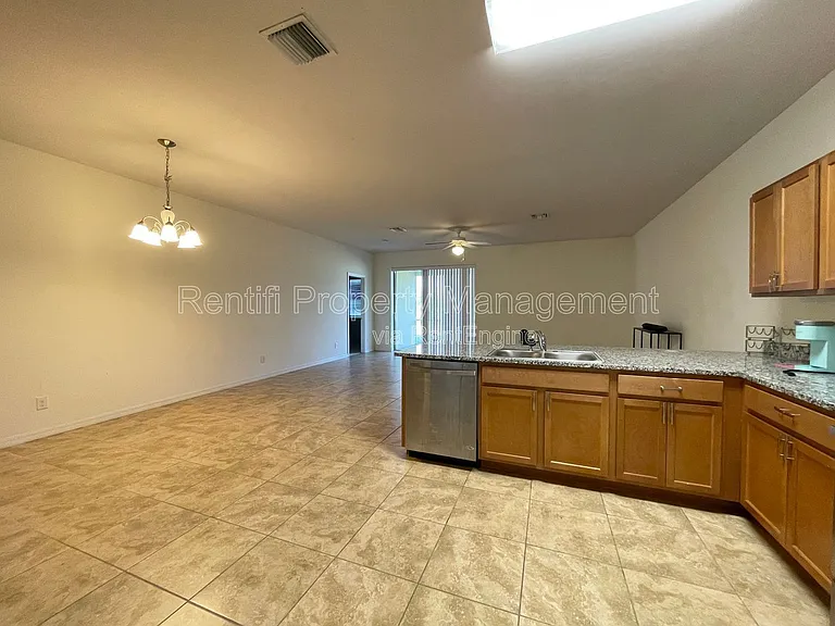 1622 SW 16th Ct — Photo 6