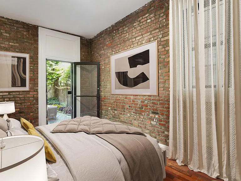 235 W 15th St #1D — Photo 1