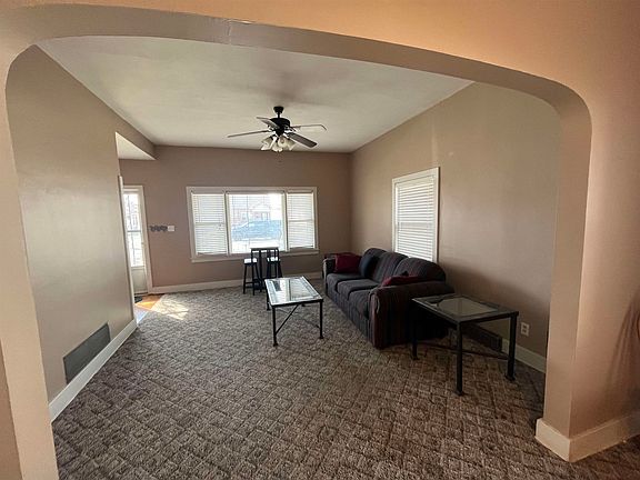 4th image of 223 S 10th St