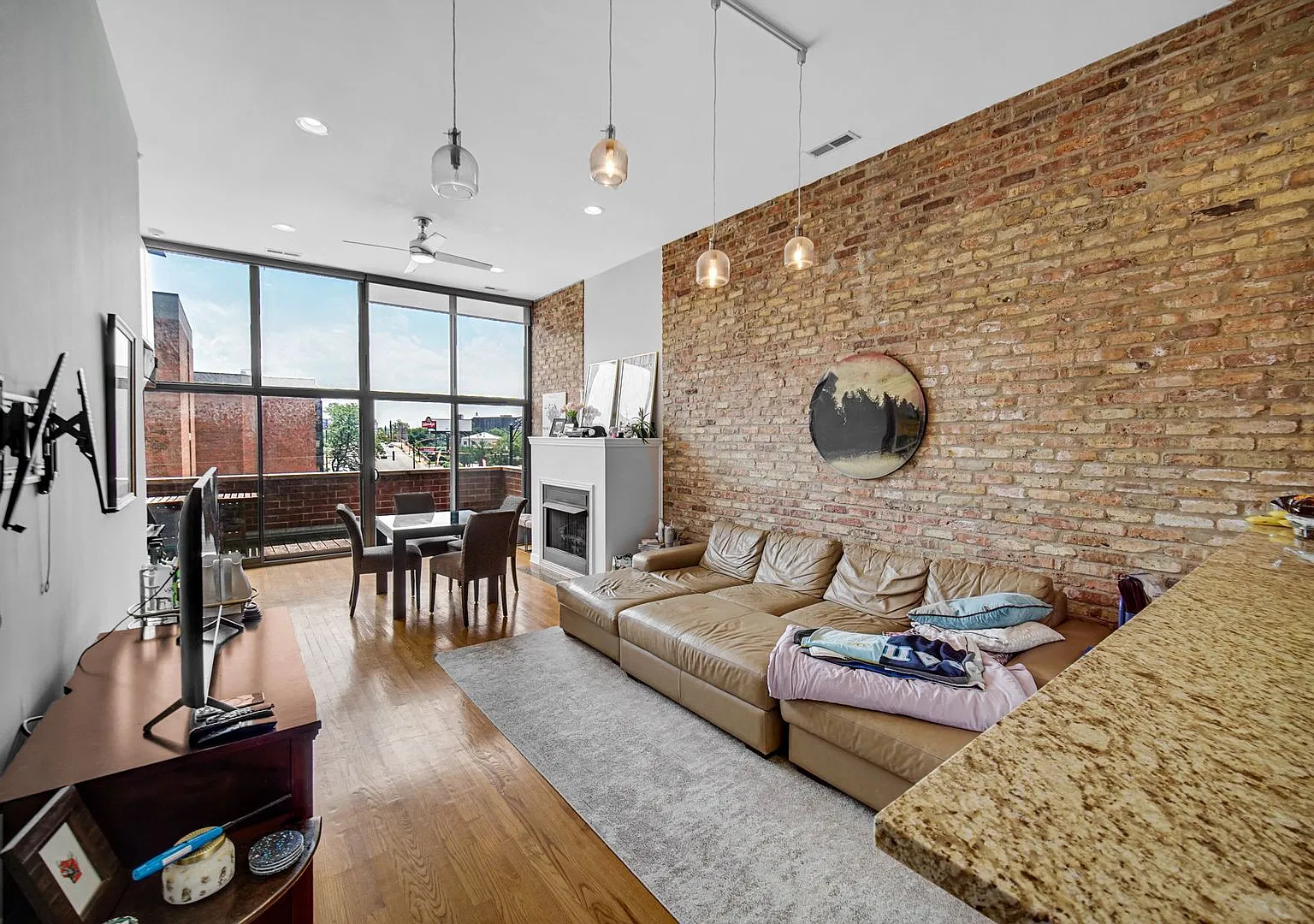 1552 W Fullerton — Photo 4