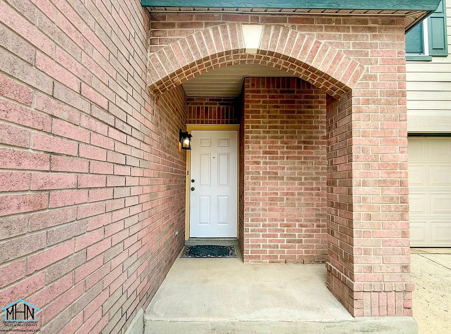 Beautifully Updated 2-Story 3-Bedroom, 2.5-Bathroom Gem Nestled in the Heart of San Antonio! — Photo 2