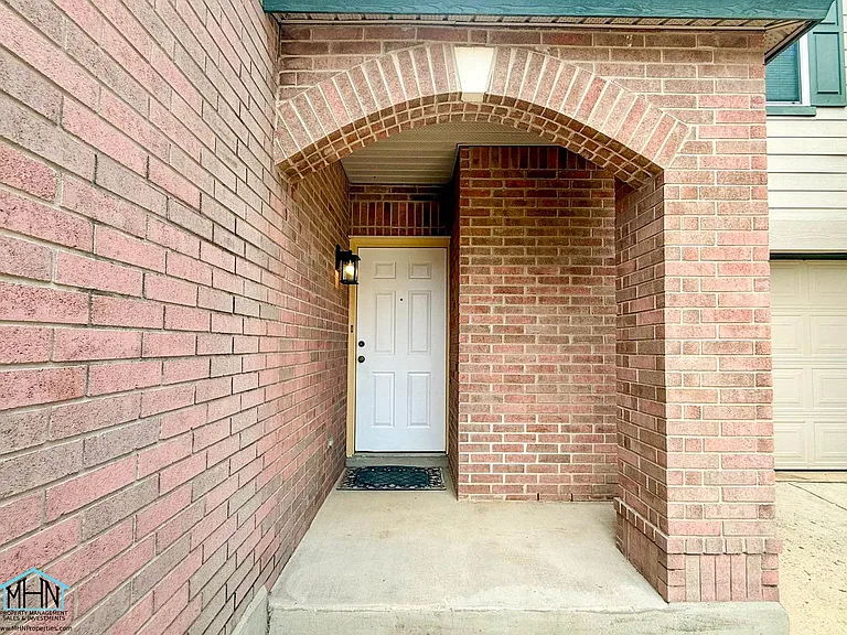 6 Bedford Bay — Photo 2