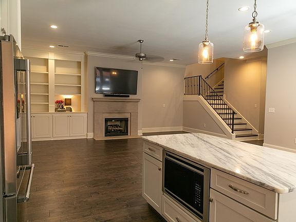 3rd image of 110 Glen Alden Cir