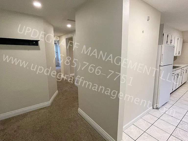 521 Oxford St — Photo 5