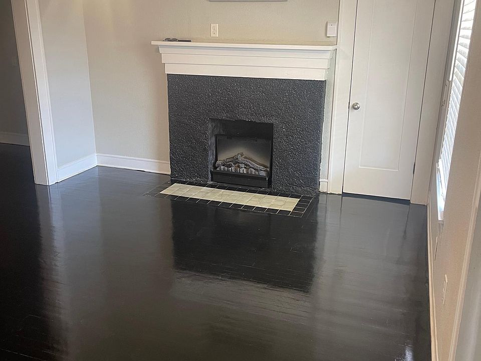 Electric fireplace with remote