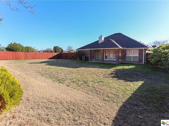 4th image of 1216 Chaucer Ln
