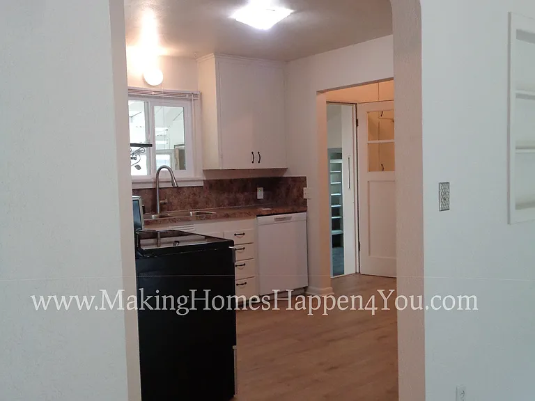 1945 23rd St NE — Photo 11