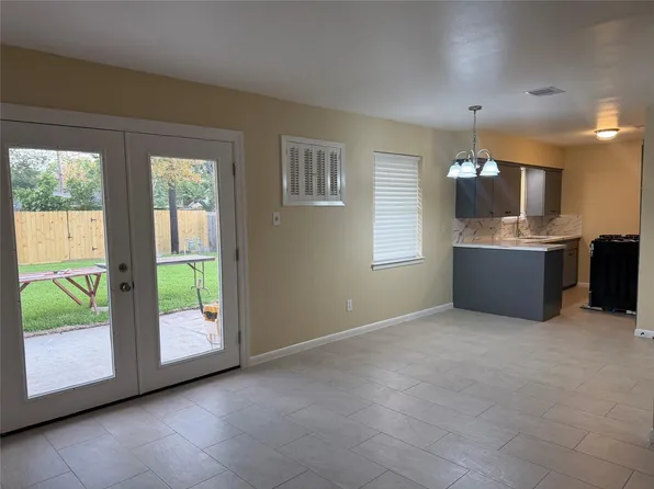 7335 Tanager St, Houston, TX 77074