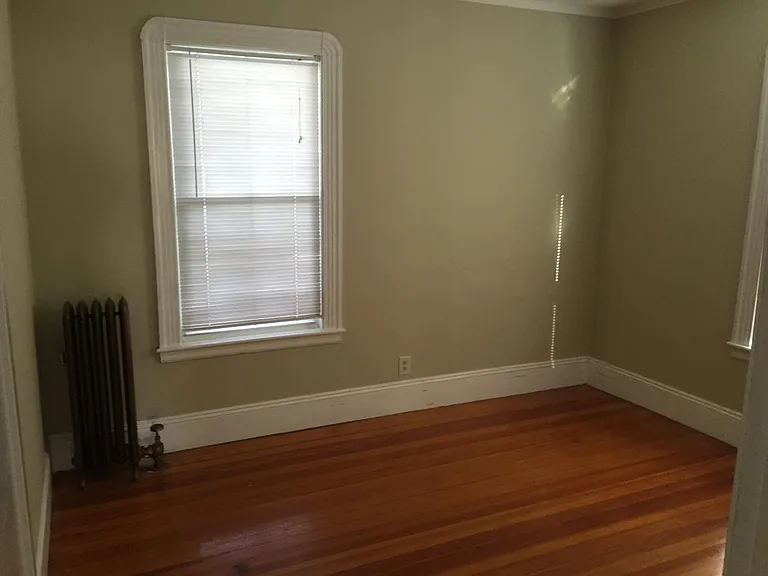 16 Paradise Rd — Photo 4