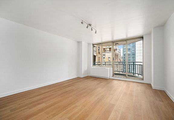 3rd image of 145 E 48th St APT 17A