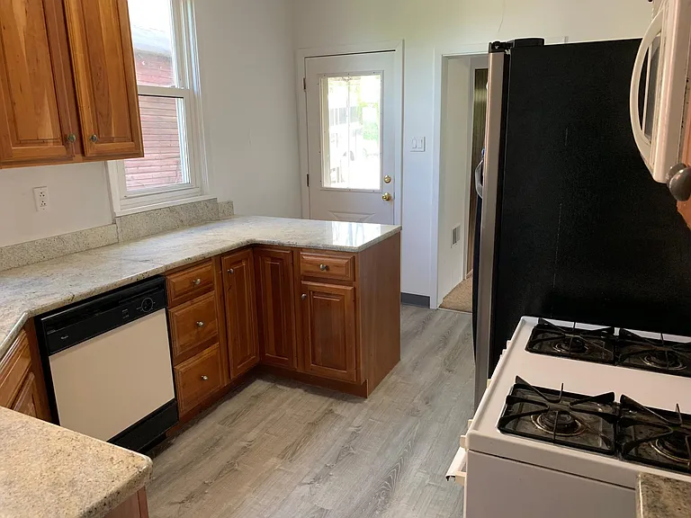 2829 Sumner St — Photo 10