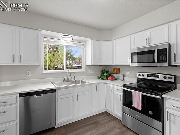 5th image of 4610 Castor Dr
