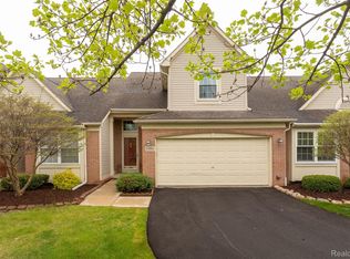 5496 Greenway Dr #48, Trenton, MI