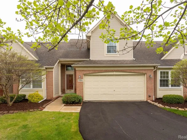 5496 Greenway Dr #48, Trenton, MI 48183