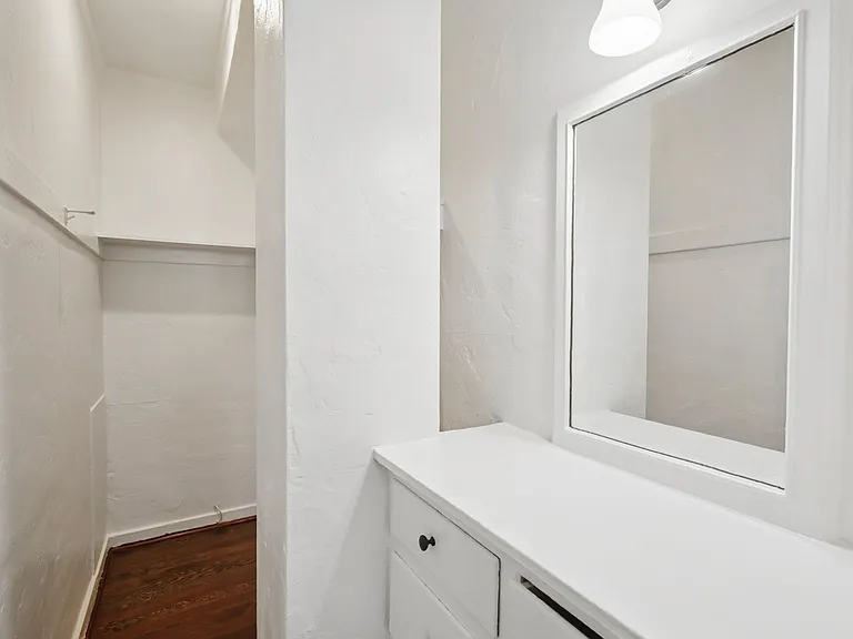 Wendover Apartments — Photo 14