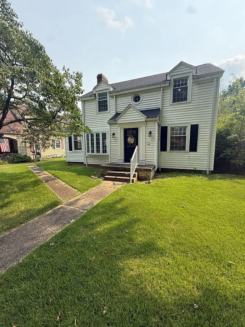 Spacious 5 bedroom 3 bathroom home — Photo 1