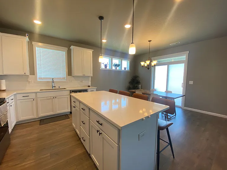 8920 W Caelen Ave — Photo 3