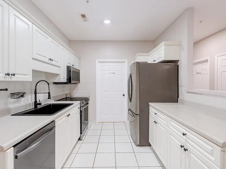 635 Marshtree Ln #105 — Photo 6
