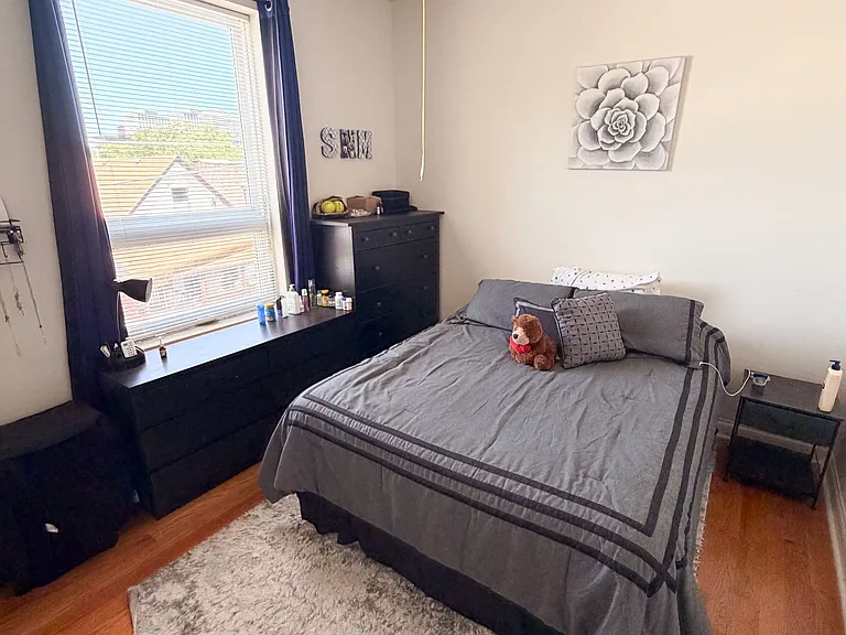718-20 W Buckingham Pl — Photo 9