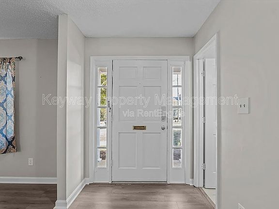 3rd image of 2918 Arrowhead Dr