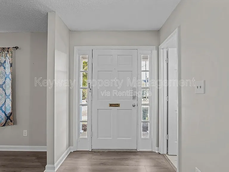 2918 Arrowhead Dr — Photo 3