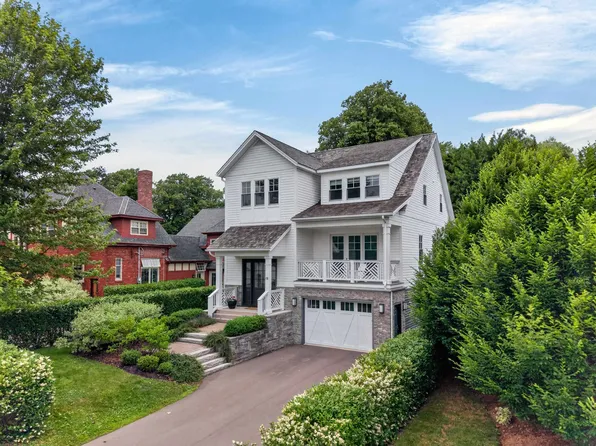 15 Churchill Ave, Charlottetown, PE C1A 1Y7