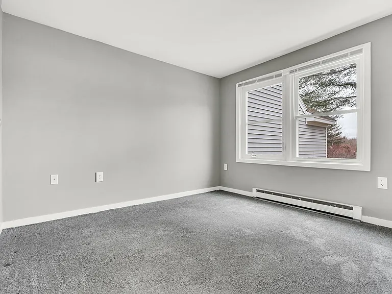 Tamarlane Apartments — Photo 12