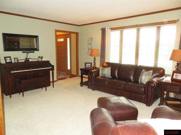 1709 Quail Roost Dr, North Mankato, MN 56003