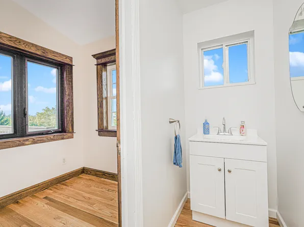 11 Bayview Place image 14 of 33