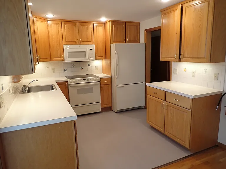 131 Jarvis Cir — Photo 4