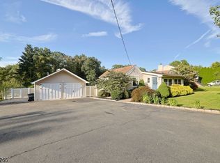 34 Bellows Ln, Towaco, NJ 07082