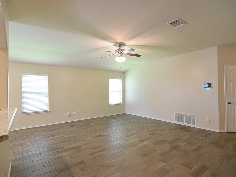 1411 Amber Dawn Dr — Photo 8
