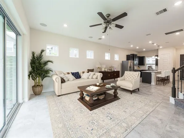 10409 Quiet Courtyard Dr, Houston, TX 77043