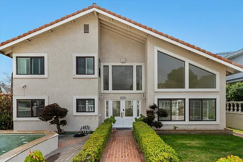 2222 Pier Ave Photo 1